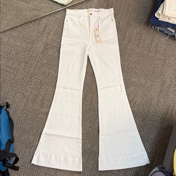 Alice + Olivia White Flared Jeans Size 27